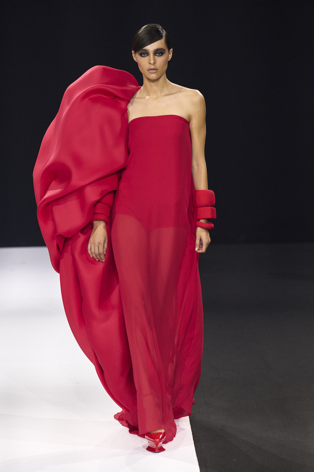 من مجموعة ستيفان رولان للهوت كوتور لموسم خريف وشتاء 2022