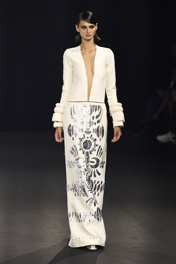 من مجموعة ستيفان رولان للهوت كوتور لموسم خريف وشتاء 2022