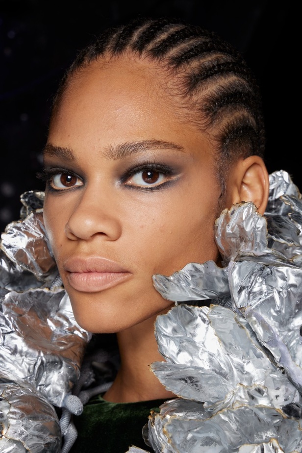 اطلالات جمالية من مجموعة ستيفان رولان للهوت كوتور لخريف وشتاء 2022