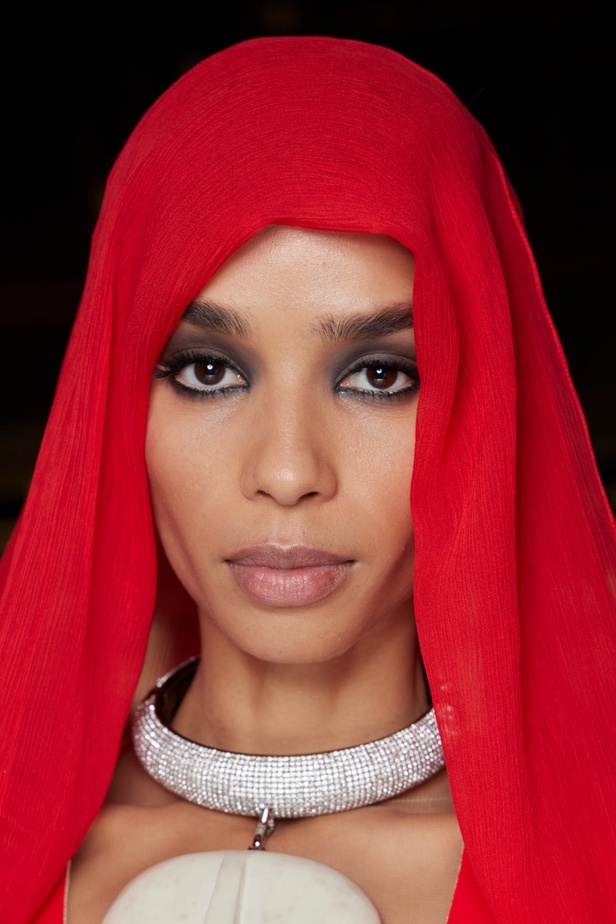 اطلالات جمالية من مجموعة ستيفان رولان للهوت كوتور لخريف وشتاء 2022