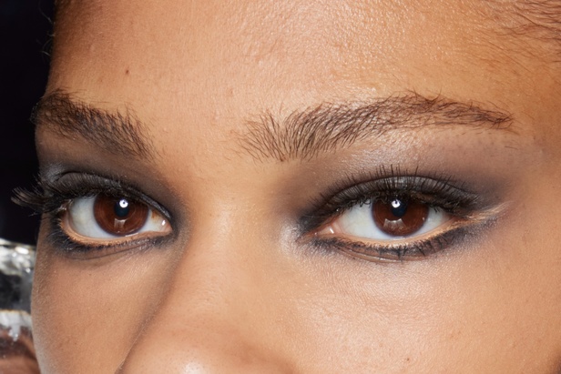 اطلالات جمالية من مجموعة ستيفان رولان للهوت كوتور لخريف وشتاء 2022