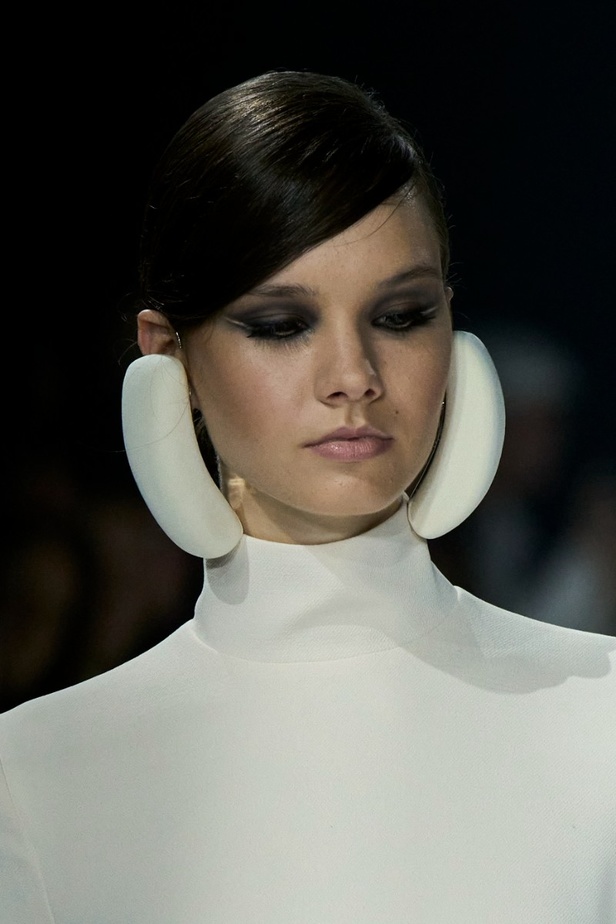 اطلالات جمالية من مجموعة ستيفان رولان للهوت كوتور لخريف وشتاء 2022