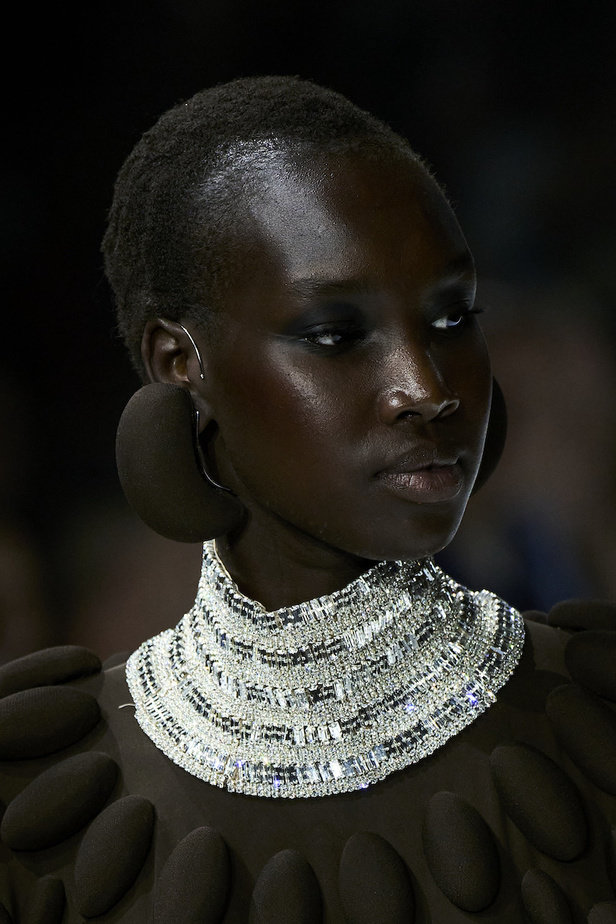 مجموعة ستيفان رولان للهوت كوتور لخريف وشتاء 2022