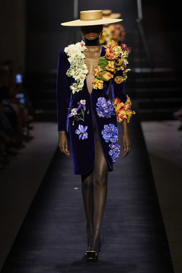 مجموعة Schiaparelli للهوت كوتور تحاكي الجرأة والفخامة في موسم شتاء 2023 