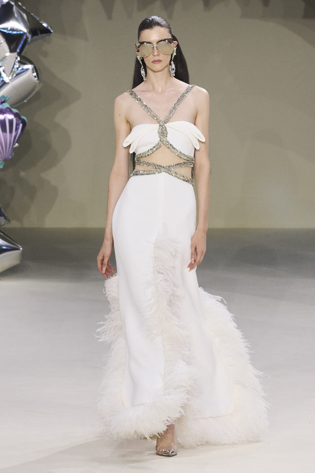 مجموعة Giambattista Valli للهوت كوتور 2022 أناقة وحيوية وابتكار