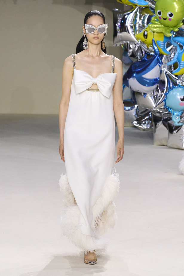 مجموعة Giambattista Valli للهوت كوتور 2022 أناقة وحيوية وابتكار