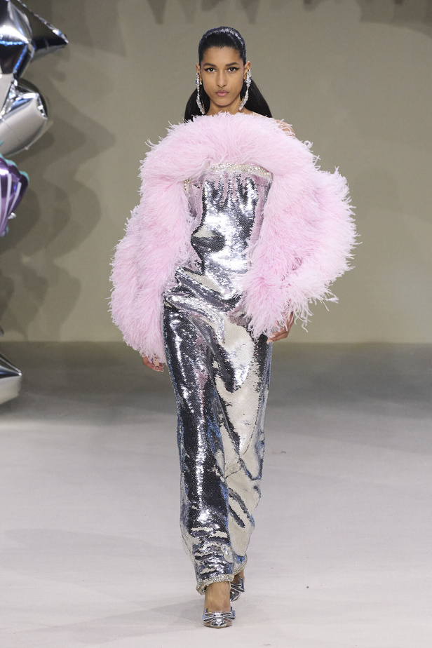 مجموعة Giambattista Valli للهوت كوتور 2022 أناقة وحيوية وابتكار