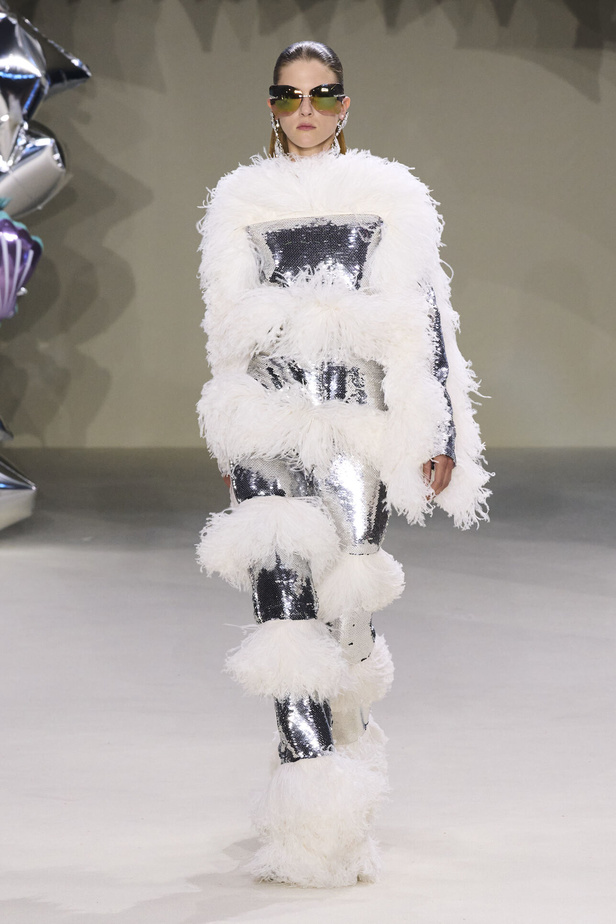 مجموعة Giambattista Valli للهوت كوتور 2022 أناقة وحيوية وابتكار