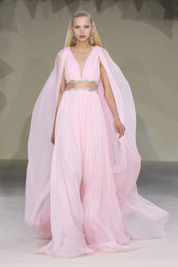 مجموعة Giambattista Valli للهوت كوتور 2022 أناقة وحيوية وابتكار