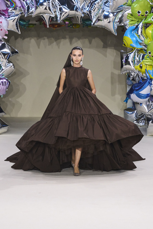 مجموعة Giambattista Valli للهوت كوتور 2022 أناقة وحيوية وابتكار
