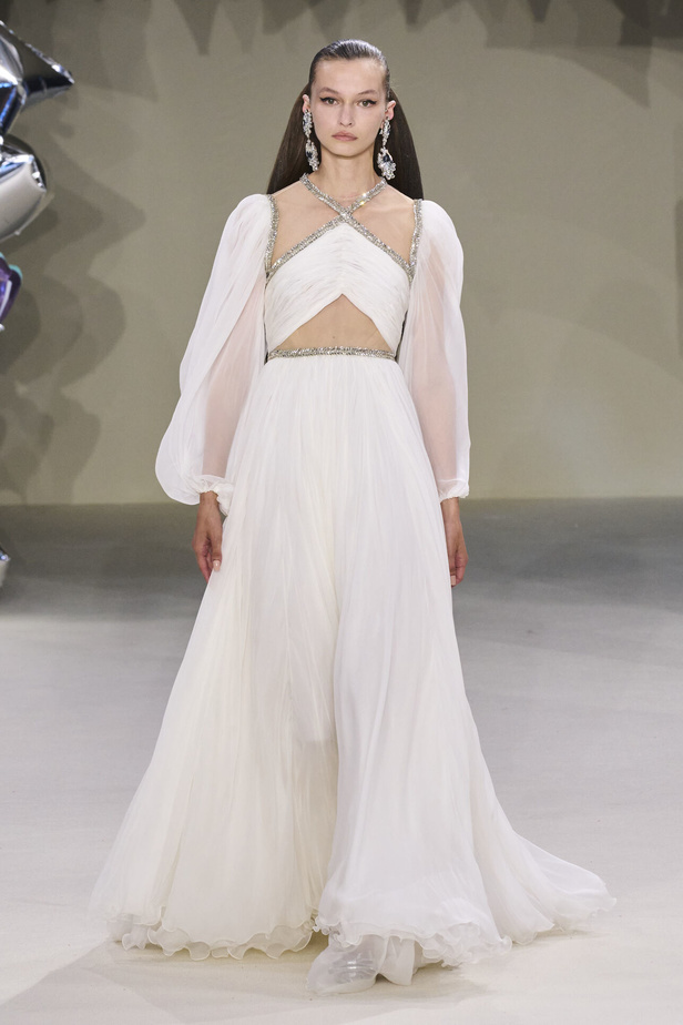 مجموعة Giambattista Valli للهوت كوتور 2022 أناقة وحيوية وابتكار