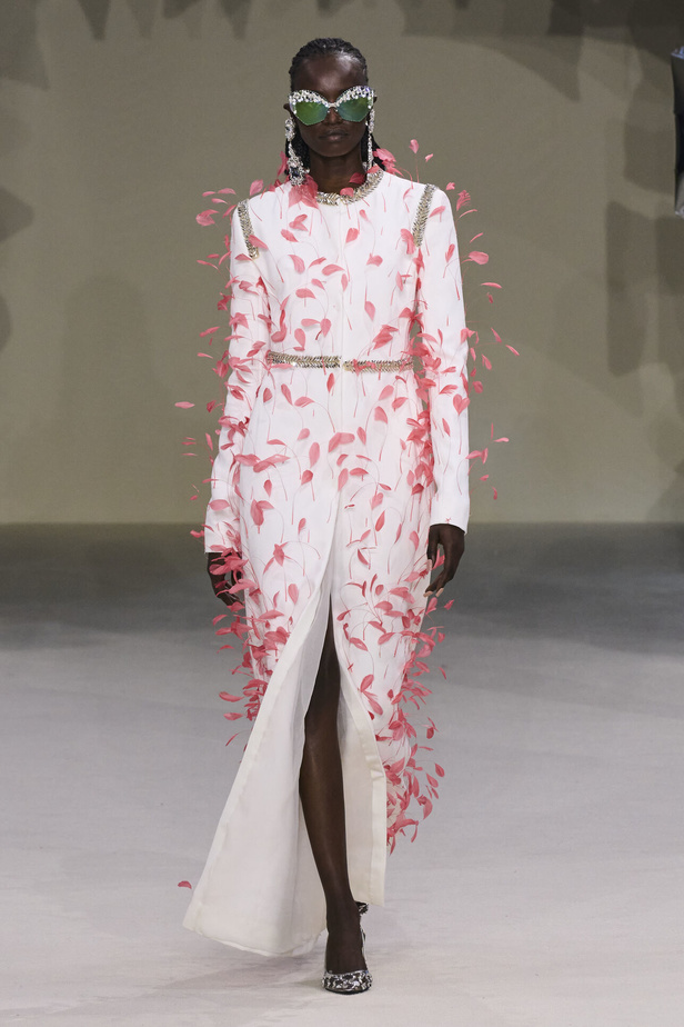 مجموعة Giambattista Valli للهوت كوتور 2022 أناقة وحيوية وابتكار