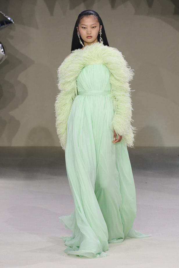 مجموعة Giambattista Valli للهوت كوتور 2022 أناقة وحيوية وابتكار