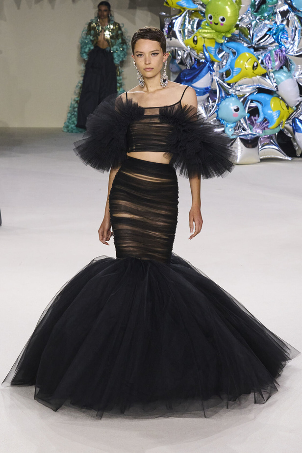 مجموعة Giambattista Valli للهوت كوتور 2022 أناقة وحيوية وابتكار