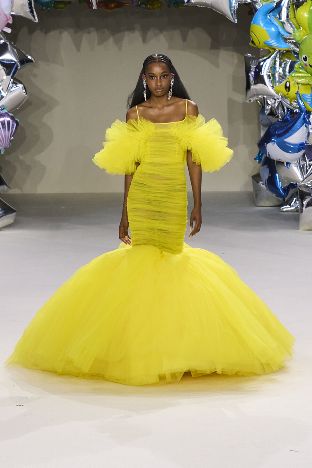مجموعة Giambattista Valli للهوت كوتور 2022 أناقة وحيوية وابتكار