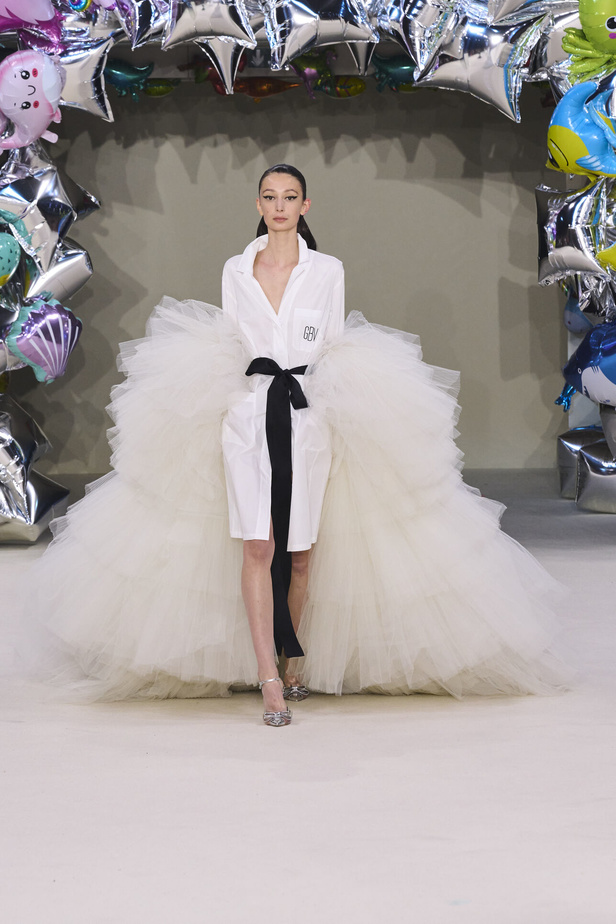 مجموعة Giambattista Valli للهوت كوتور 2022 أناقة وحيوية وابتكار