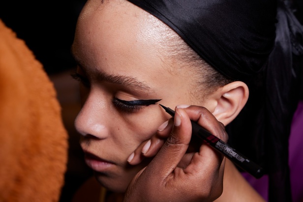 اطلالات جمالية من مجموعة Giambattista Valli للهوت كوتور 2022