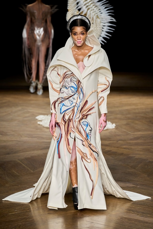 مجموعة دار Iris van Herpen لأزياء الهوت كوتور