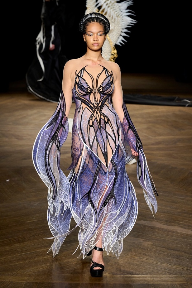 مجموعة دار Iris van Herpen لأزياء الهوت كوتور