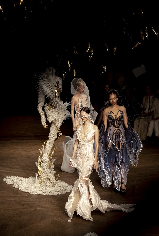 مجموعة دار Iris van Herpen لأزياء الهوت كوتور