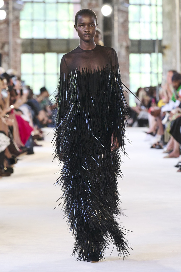 مجموعة Alexandre Vauthier للهوت كوتور 2022 ابداع وألوان وفخامة