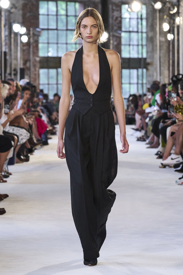 مجموعة Alexandre Vauthier للهوت كوتور 2022 ابداع وألوان وفخامة