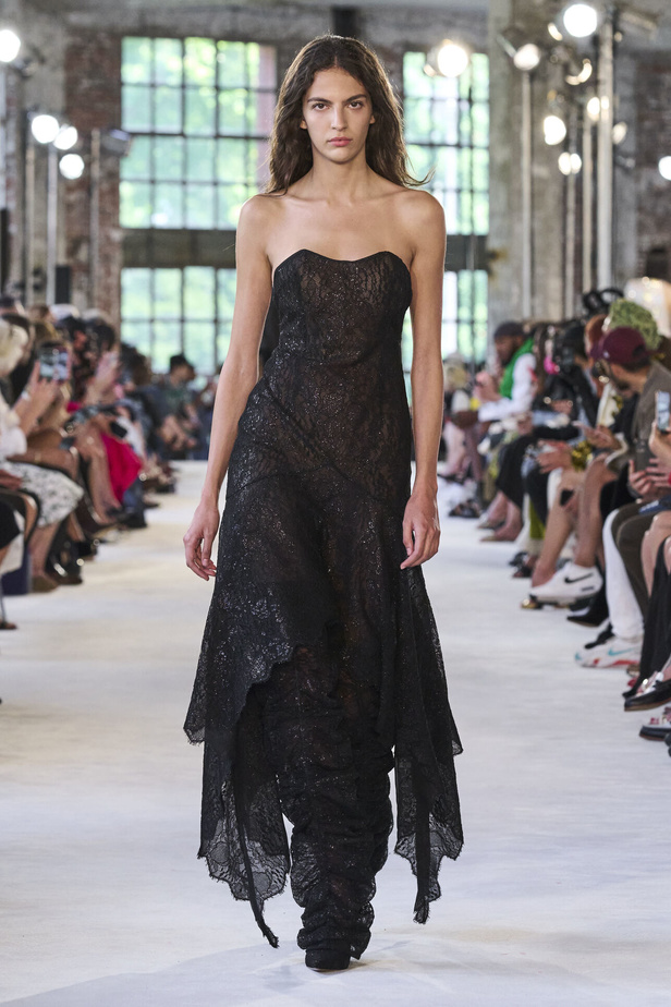 مجموعة Alexandre Vauthier للهوت كوتور 2022 ابداع وألوان وفخامة