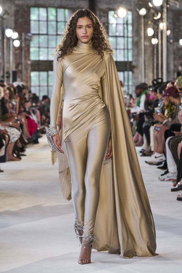 مجموعة Alexandre Vauthier للهوت كوتور 2022 ابداع وألوان وفخامة