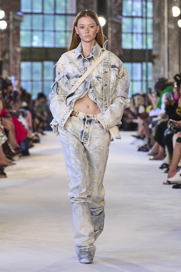 مجموعة Alexandre Vauthier للهوت كوتور 2022 ابداع وألوان وفخامة