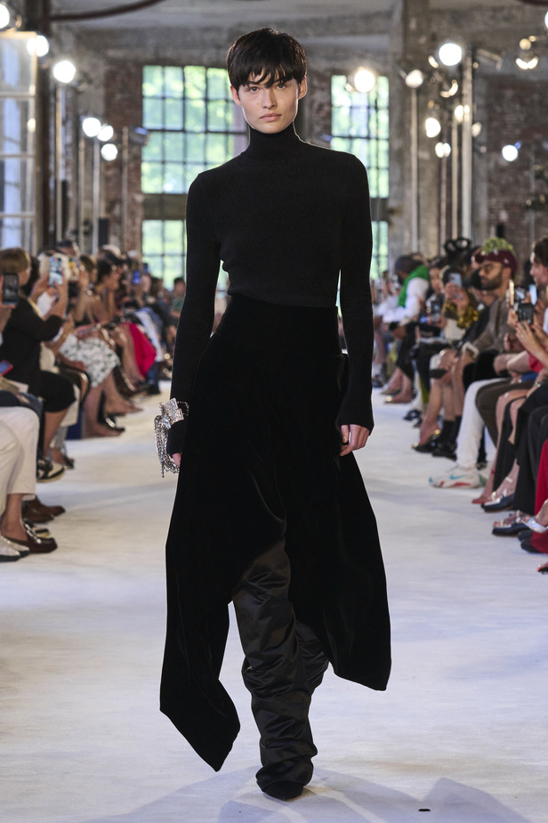 مجموعة Alexandre Vauthier للهوت كوتور 2022 ابداع وألوان وفخامة