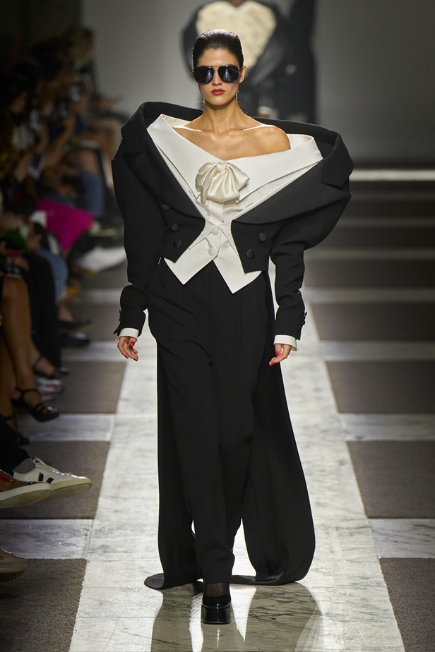 مجموعة Viktor & Rolf للأزياء الراقية 2022 تجسّد القوّة بلمسة عصرية 