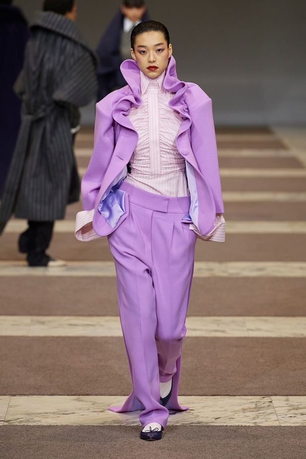 مجموعة Viktor & Rolf للأزياء الراقية 2022 تجسّد القوّة بلمسة عصرية 