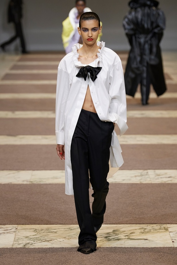 مجموعة Viktor & Rolf للأزياء الراقية 2022 تجسّد القوّة بلمسة عصرية 