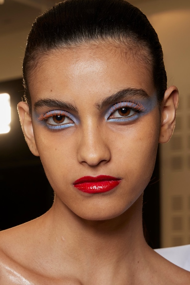 مجموعة Viktor & Rolf للأزياء الراقية 2022 تجسّد القوّة بلمسة عصرية 