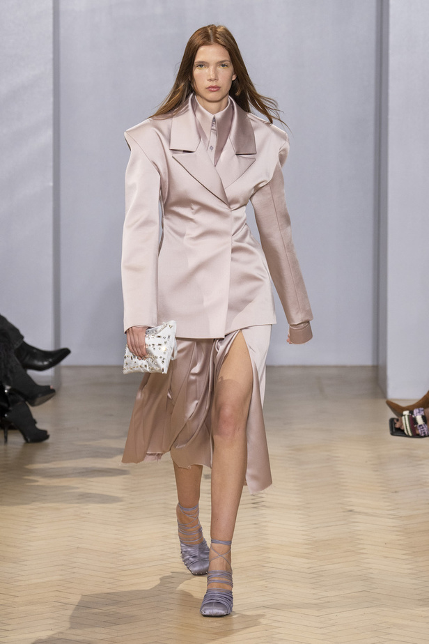 من مجموعة 16Arlington لموسم ربيع وصيف 2023