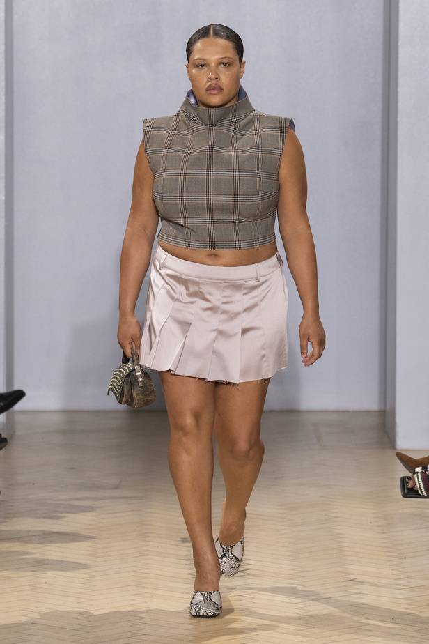 من مجموعة 16Arlington لموسم ربيع وصيف 2023