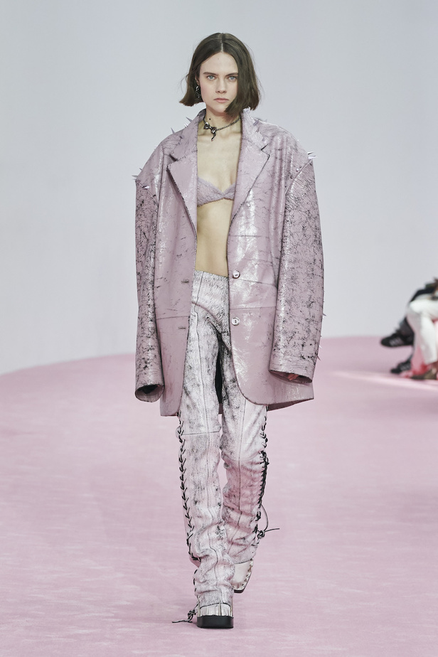 من مجموعة Acne Studios لموسم ربيع وصيف 2023