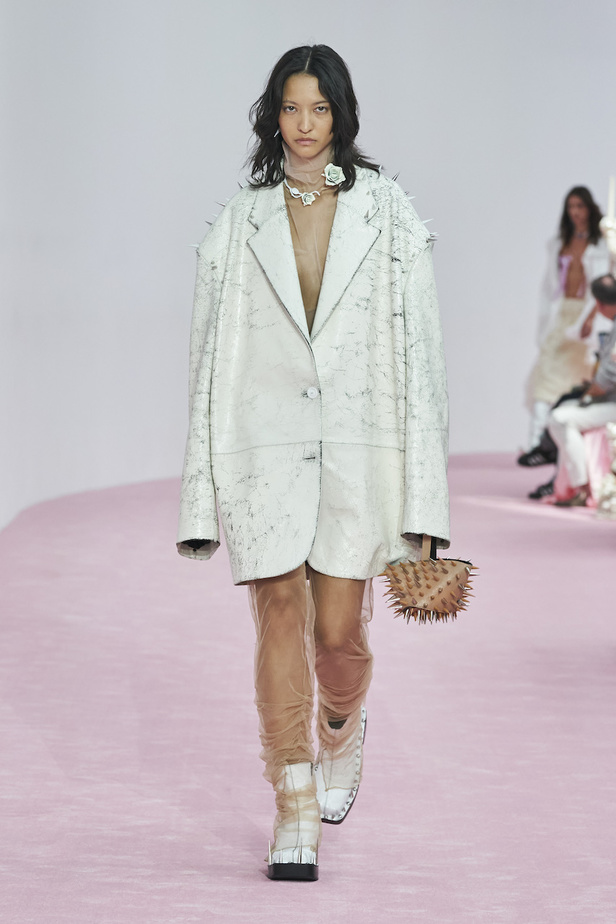 من مجموعة Acne Studios لموسم ربيع وصيف 2023