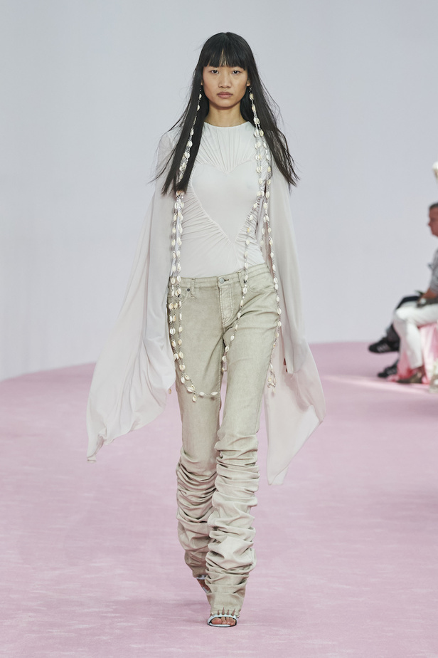 من مجموعة Acne Studios لموسم ربيع وصيف 2023