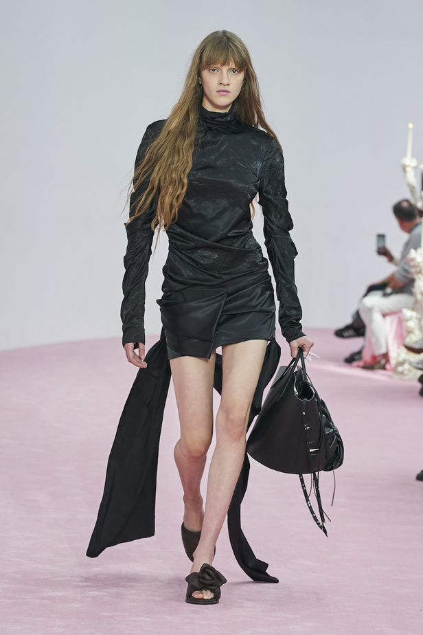 من مجموعة Acne Studios لموسم ربيع وصيف 2023