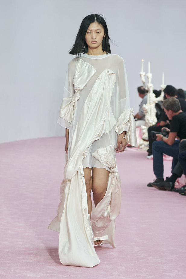 من مجموعة Acne Studios لموسم ربيع وصيف 2023