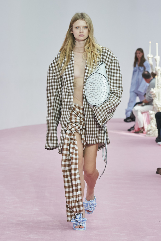 من مجموعة Acne Studios لموسم ربيع وصيف 2023