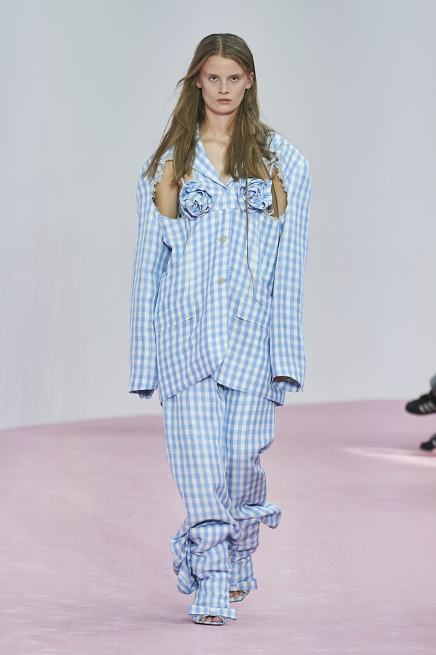 من مجموعة Acne Studios لموسم ربيع وصيف 2023