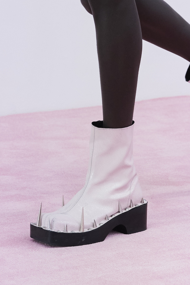 مجموعة Acne Studios لموسم ربيع وصيف 2023