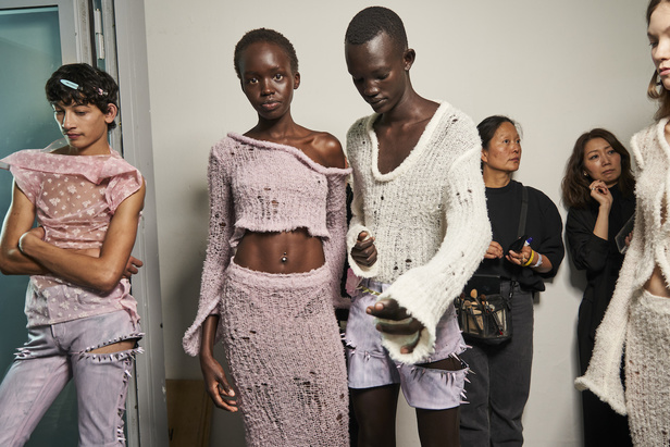 مجموعة Acne Studios لموسم ربيع وصيف 2023