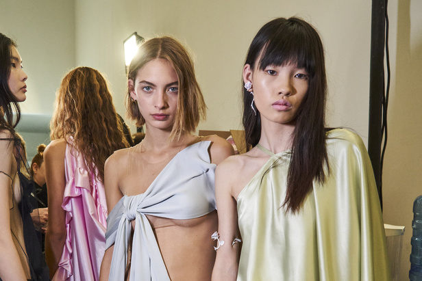 مجموعة Acne Studios لموسم ربيع وصيف 2023