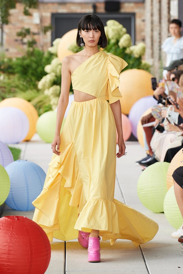 مجموعة دار ADEAM لربيع وصيف 2023 مهرجان صيفيّ يحتفل بالألوان والقصات