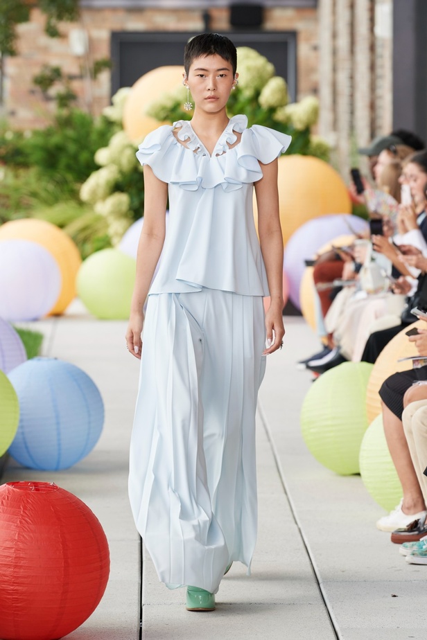 مجموعة دار ADEAM لربيع وصيف 2023 مهرجان صيفيّ يحتفل بالألوان والقصات