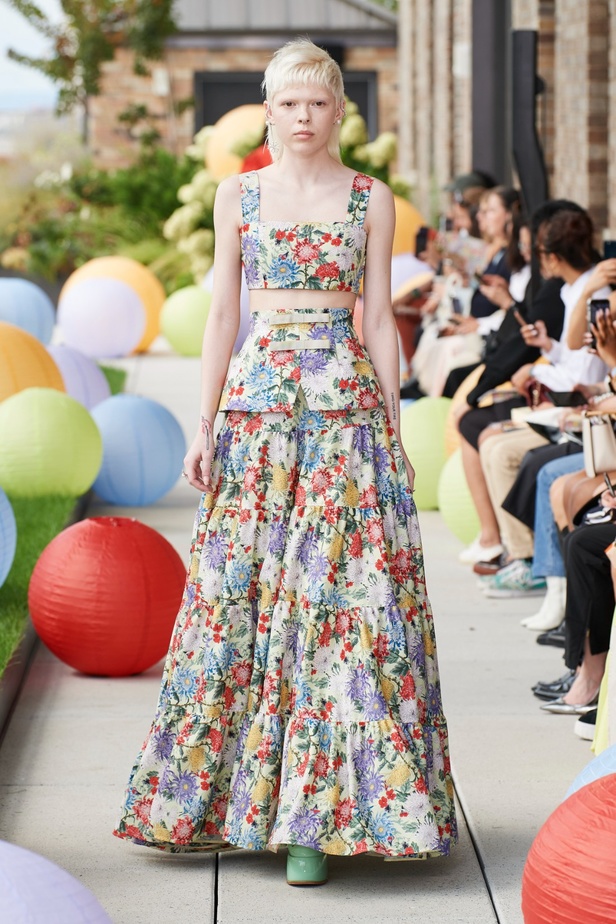 مجموعة دار ADEAM لربيع وصيف 2023 مهرجان صيفيّ يحتفل بالألوان والقصات