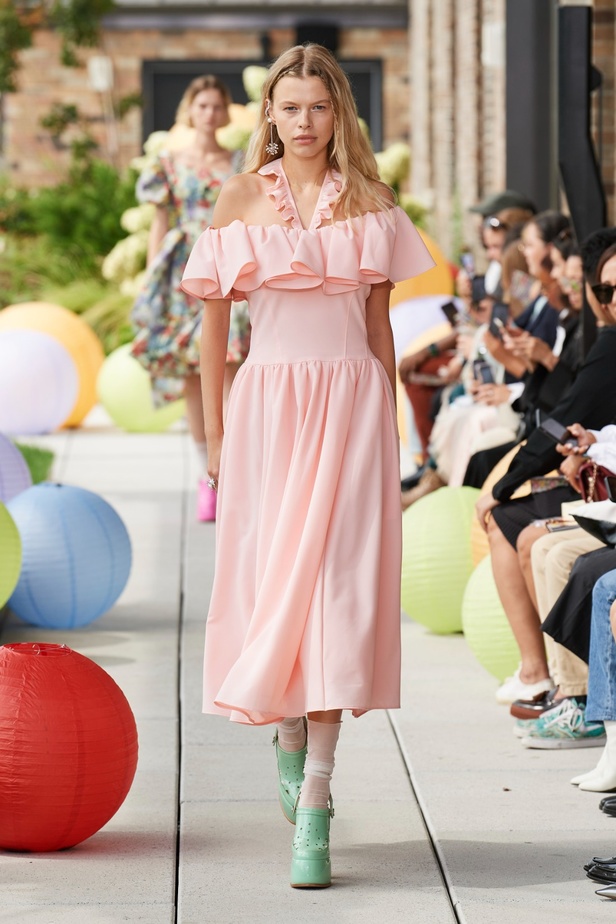 مجموعة دار ADEAM لربيع وصيف 2023 مهرجان صيفيّ يحتفل بالألوان والقصات